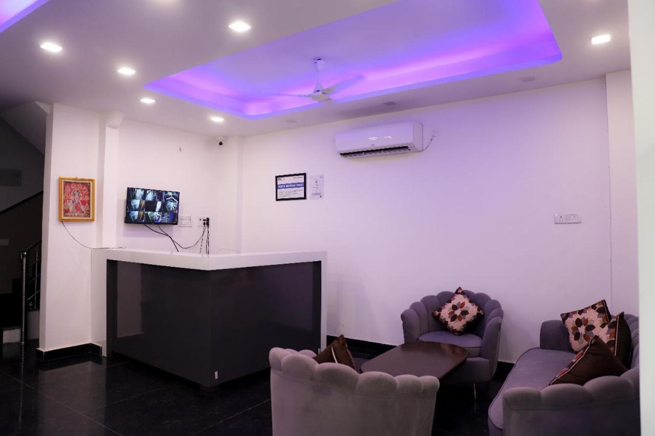 Bed and Breakfast Surya International Nowe Delhi Zewnętrze zdjęcie