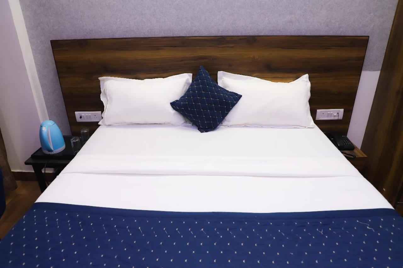 Bed and Breakfast Surya International Nowe Delhi Zewnętrze zdjęcie