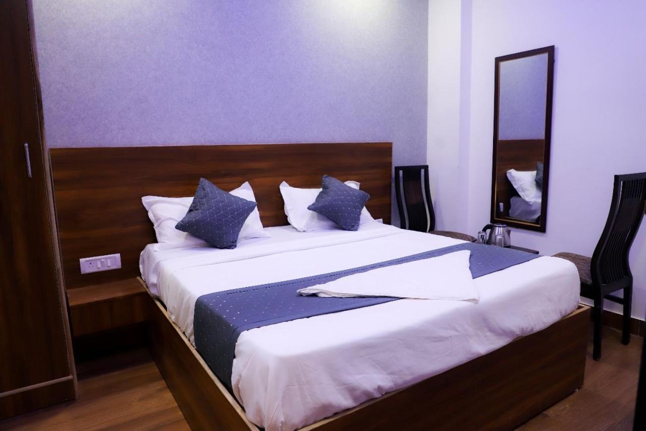 Bed and Breakfast Surya International Nowe Delhi Zewnętrze zdjęcie
