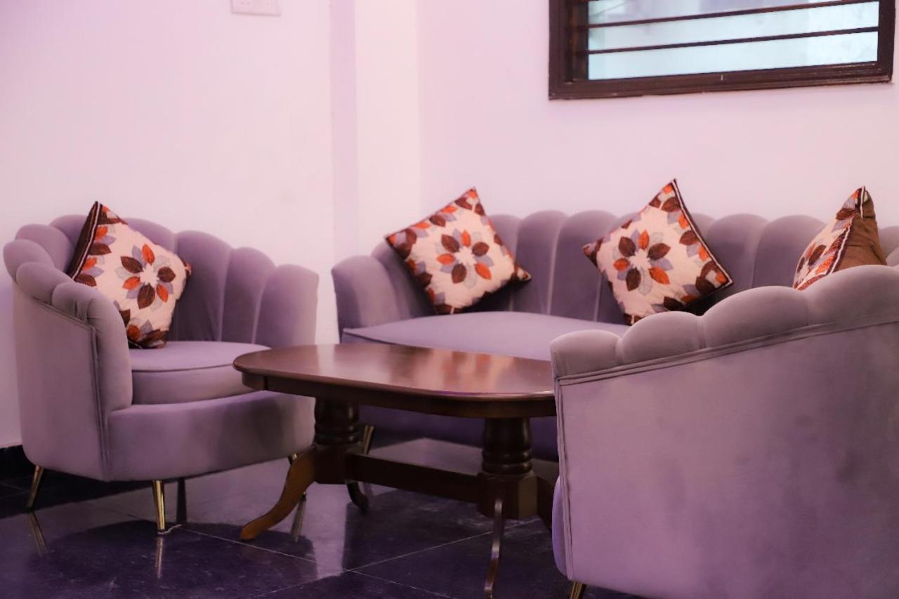 Bed and Breakfast Surya International Nowe Delhi Zewnętrze zdjęcie