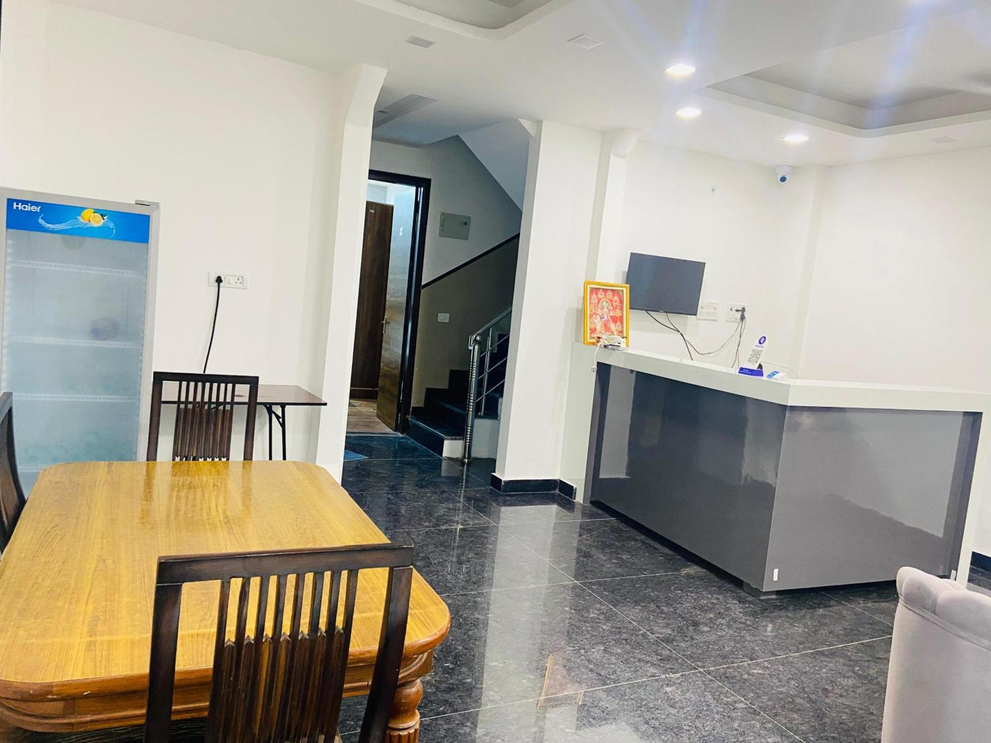 Bed and Breakfast Surya International Nowe Delhi Zewnętrze zdjęcie